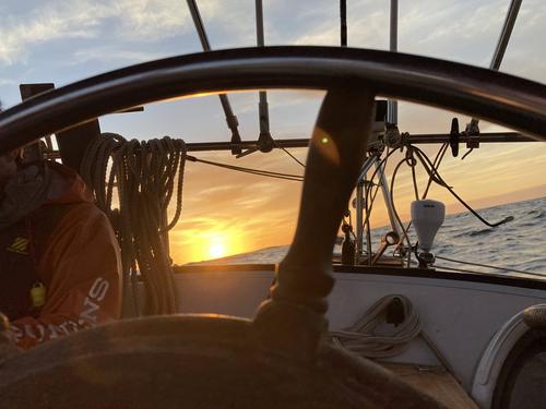 Self-steering sunset